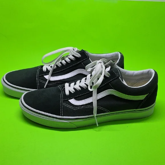 EUC Vans Dark Green Faux Suede Skate Shoes Mens 10.5 - Picture 1 of 14